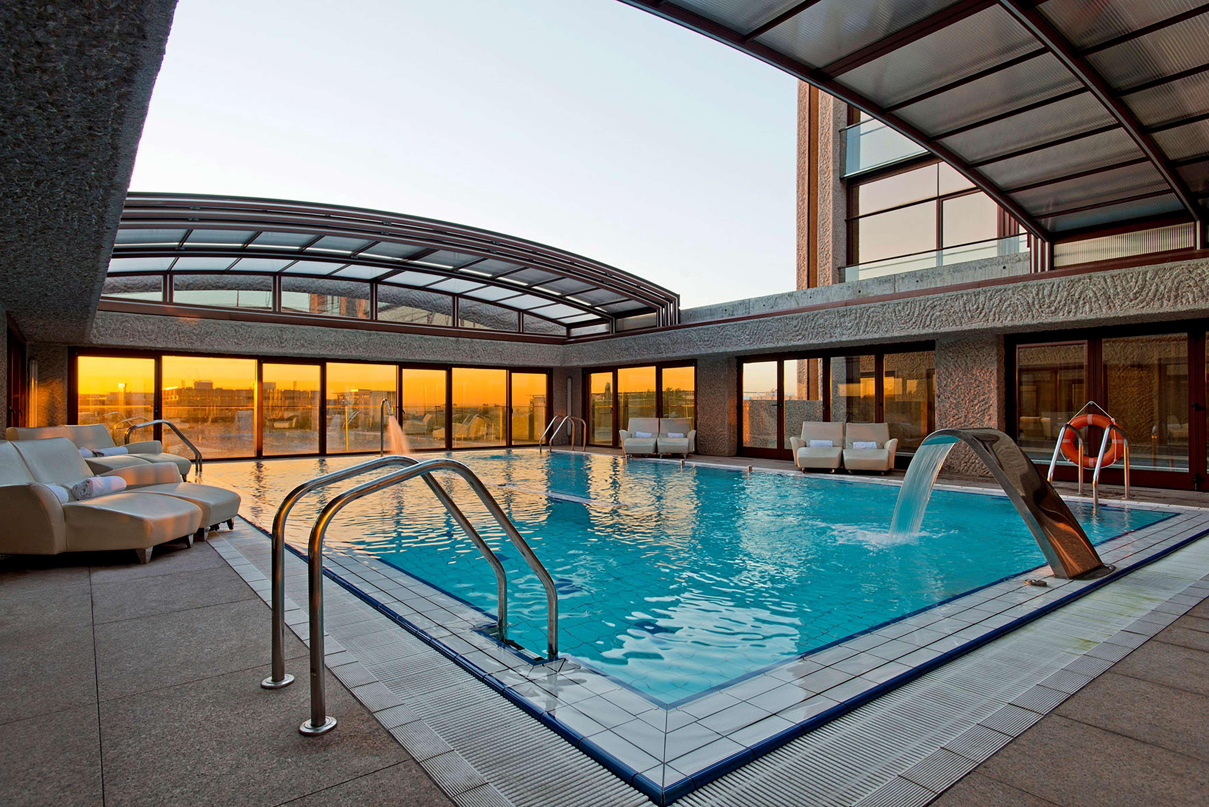 Hotel Hilton Madrid Airport Esterno foto