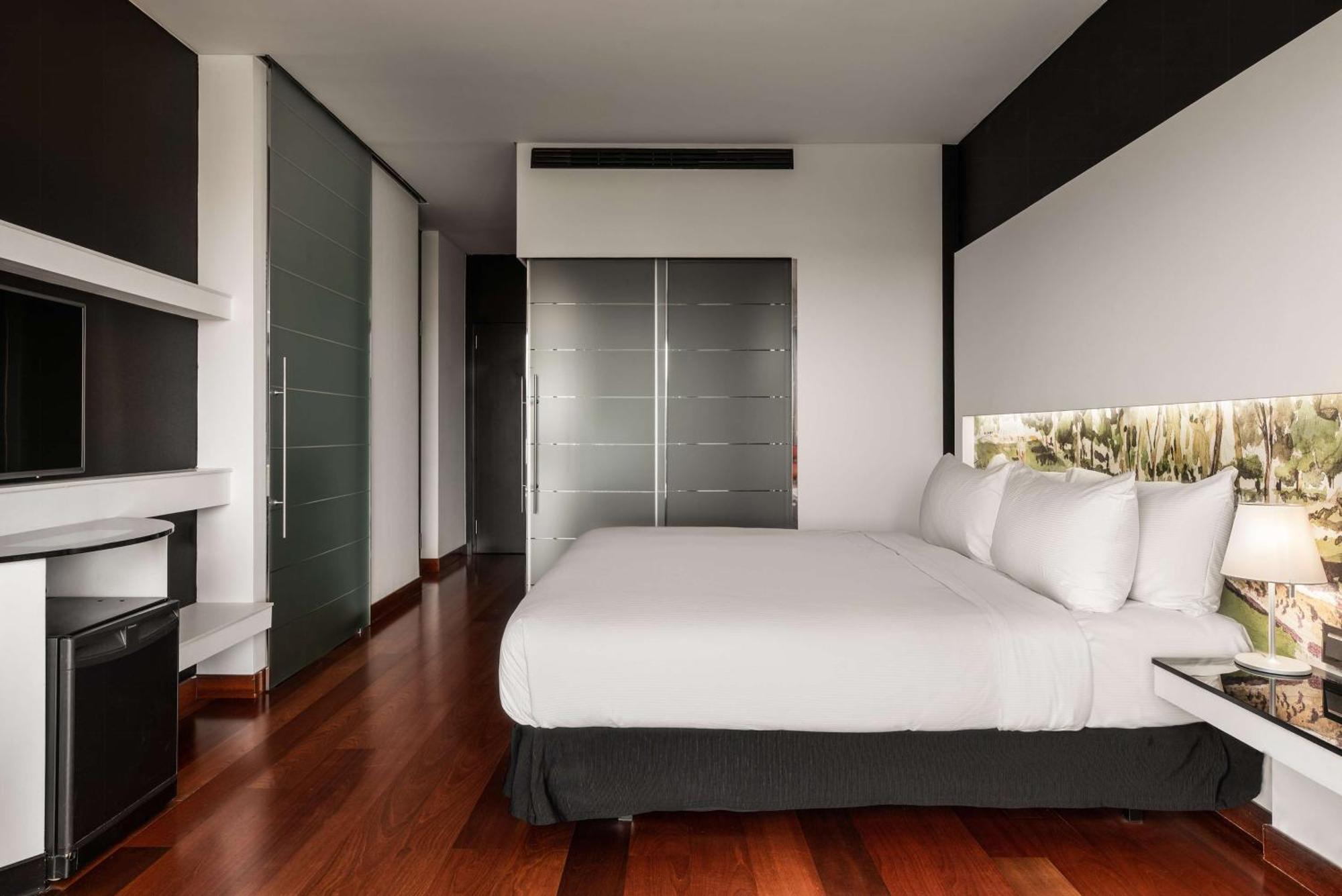 Hotel Hilton Madrid Airport Esterno foto